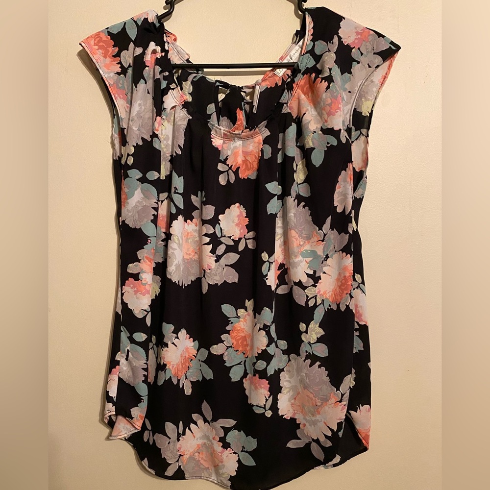 Lauren Conrad floral top - Medium
